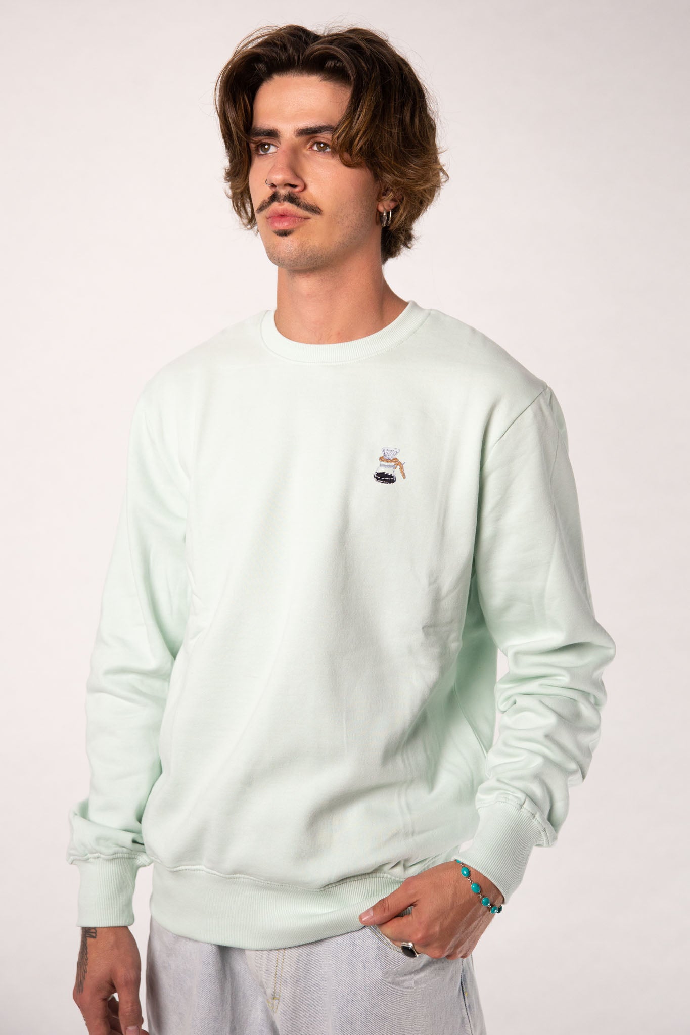 V60 | Bestickter Bio-Baumwoll Pullover
