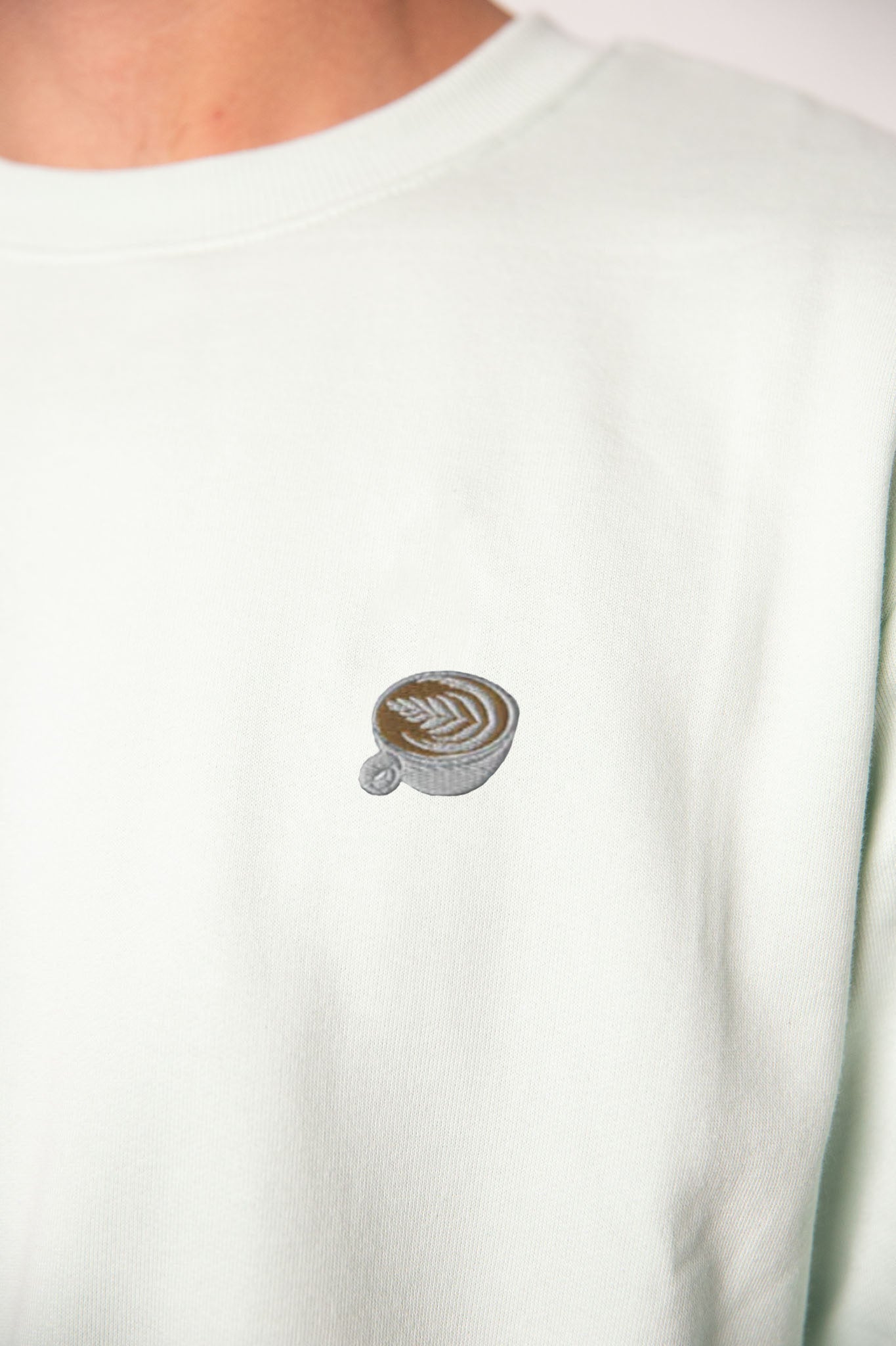 Flat White | Bestickter Bio-Baumwoll Männer Pullover