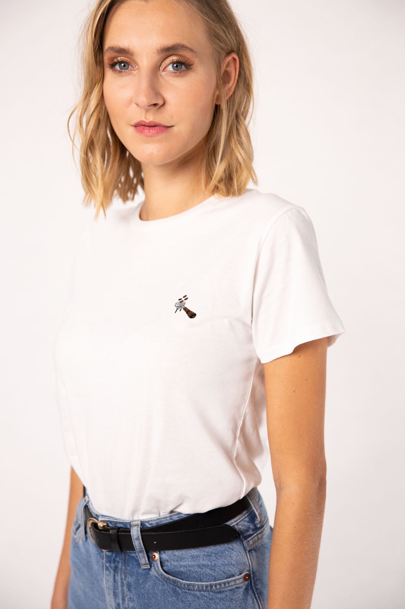 Siebträger Beans | Besticktes Bio Baumwoll Frauen T-Shirt
