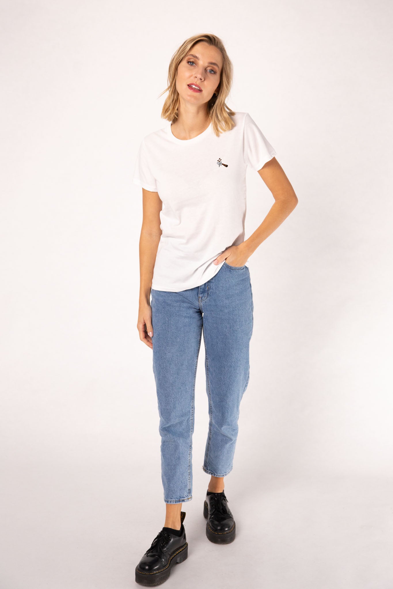 Siebträger Beans | Besticktes Bio Baumwoll Frauen T-Shirt