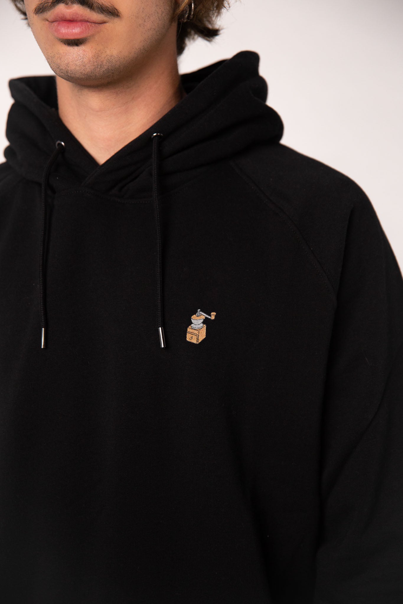 Kaffeemühle | Bestickter Männer Bio Baumwoll Männer Hoodie