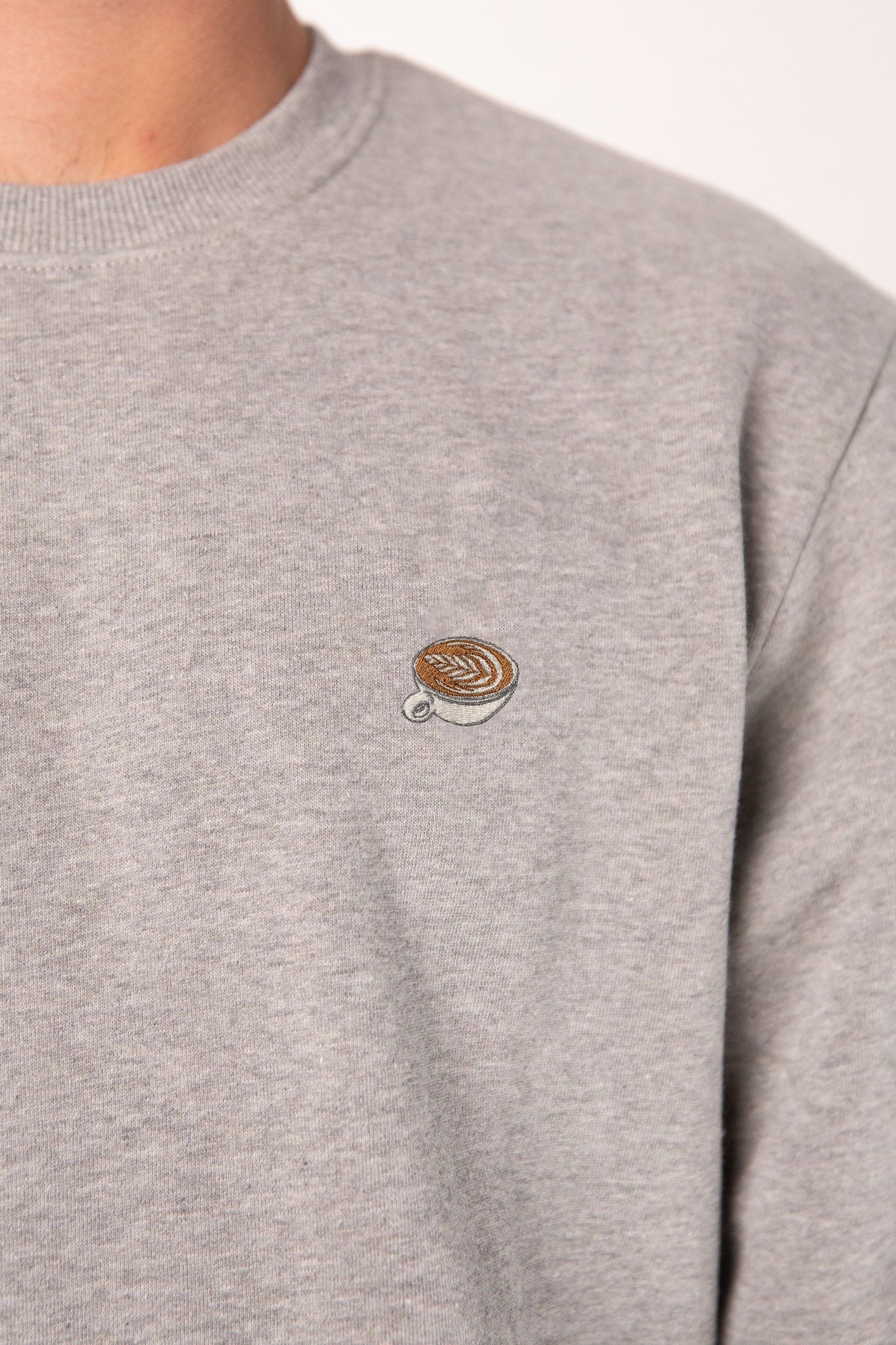 Flat White | Bestickter Bio-Baumwoll Männer Pullover