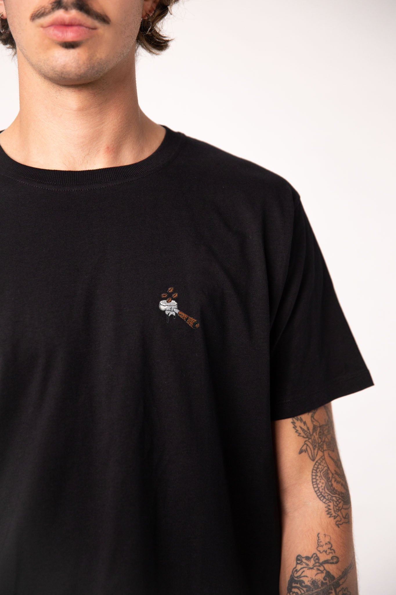 Siebträger Beans | Besticktes Bio Baumwoll Männer T-Shirt
