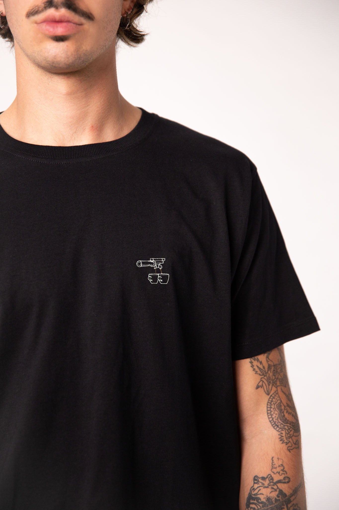 Due Caffè | Besticktes Bio Baumwoll Männer T-Shirt