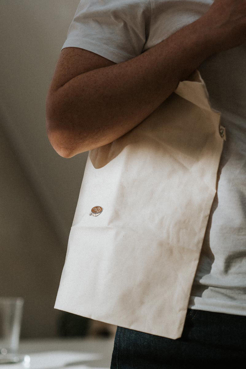 Flat White | Bestickte Bio Baumwoll Tragetasche