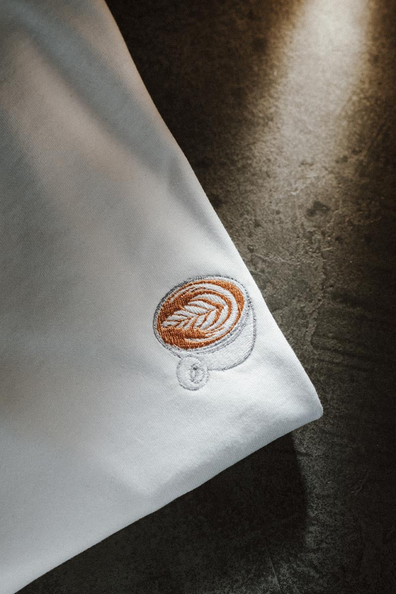 Flat White | Besticktes Organic Bio Baumwoll Männer T-Shirt