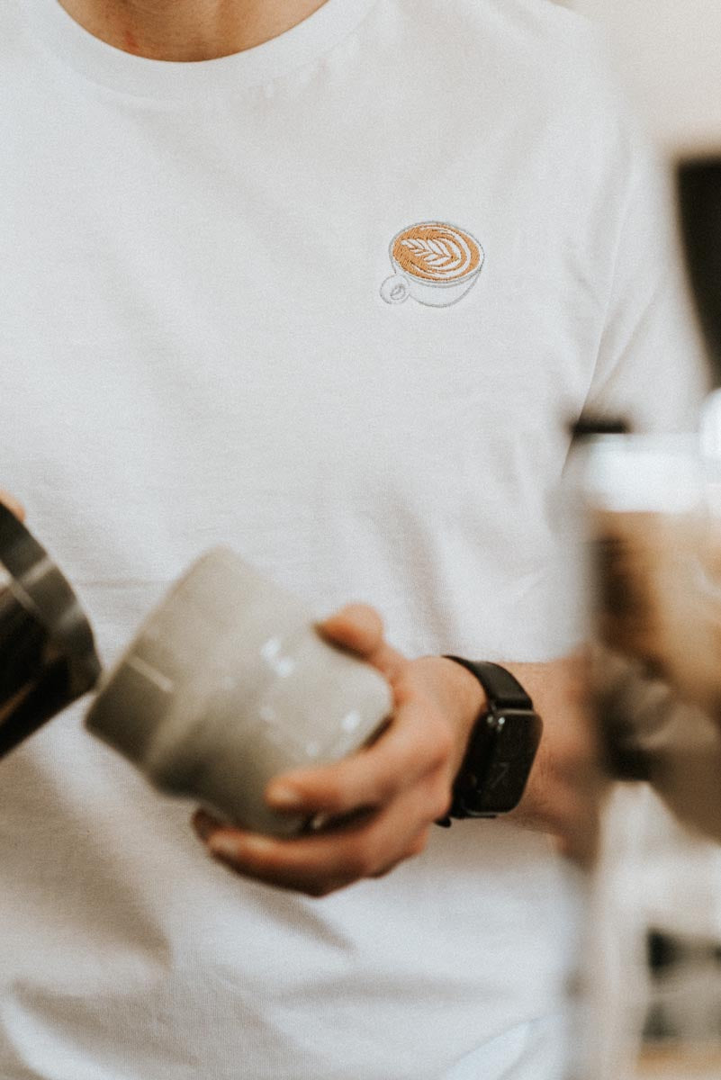 Flat White | Besticktes Organic Bio Baumwoll Männer T-Shirt