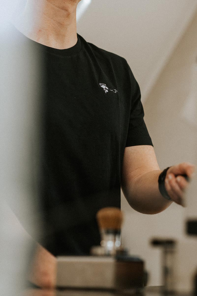 Siebträger | Besticktes Organic Bio Baumwoll-T-Shirt