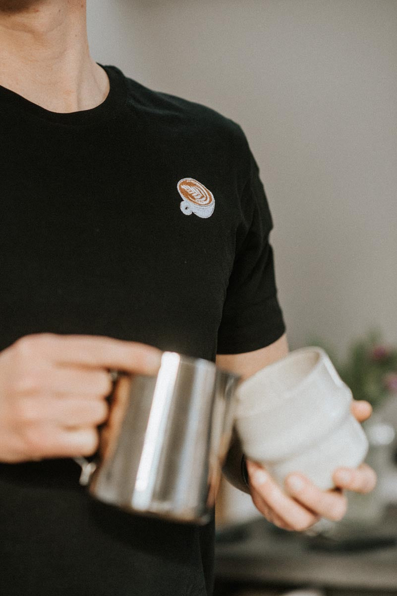 Flat White | Besticktes Organic Bio Baumwoll Männer T-Shirt