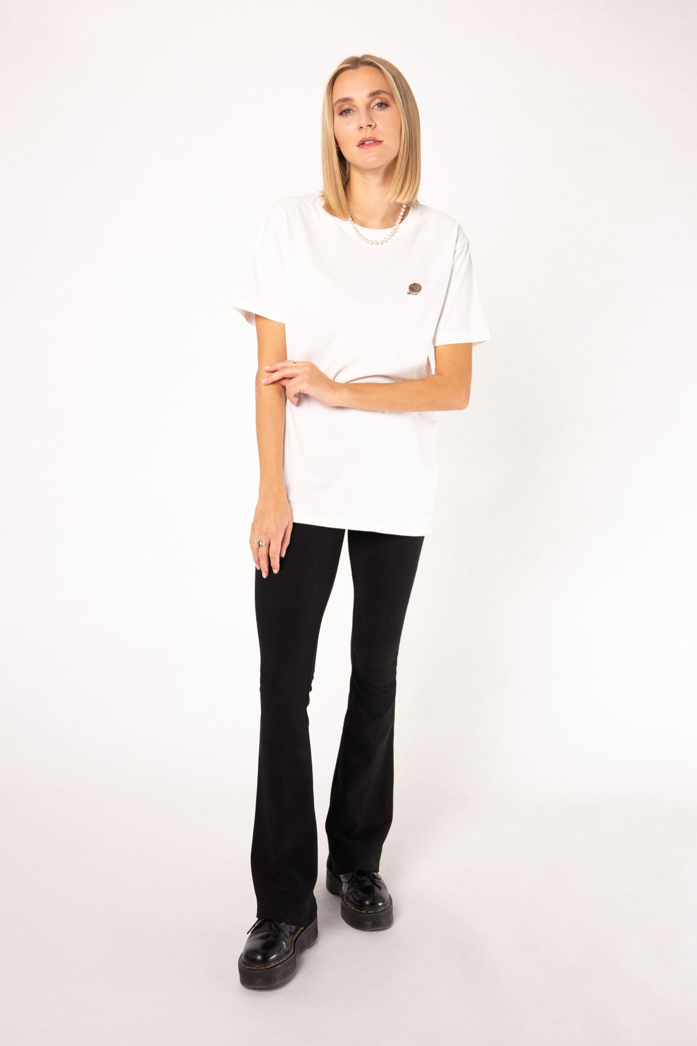 Flat White | Besticktes Frauen Oversized Organic Bio Baumwoll-T-Shirt
