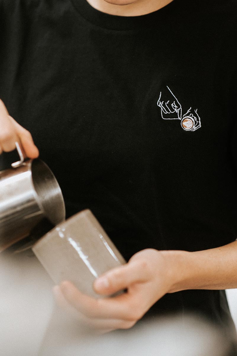Latte Art | Besticktes Bio-Baumwoll Damen T-Shirt